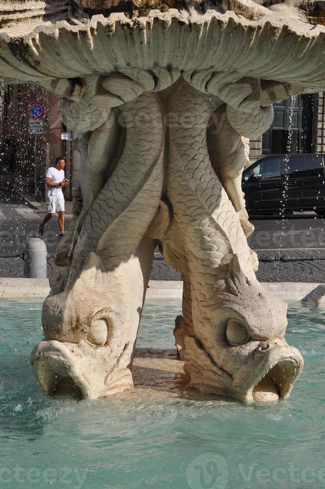 Fontana di Piazza Colonna in Rome photo