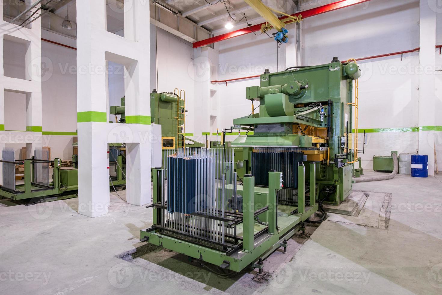 machine assembly of radiators and capacitor for air conditioners photo