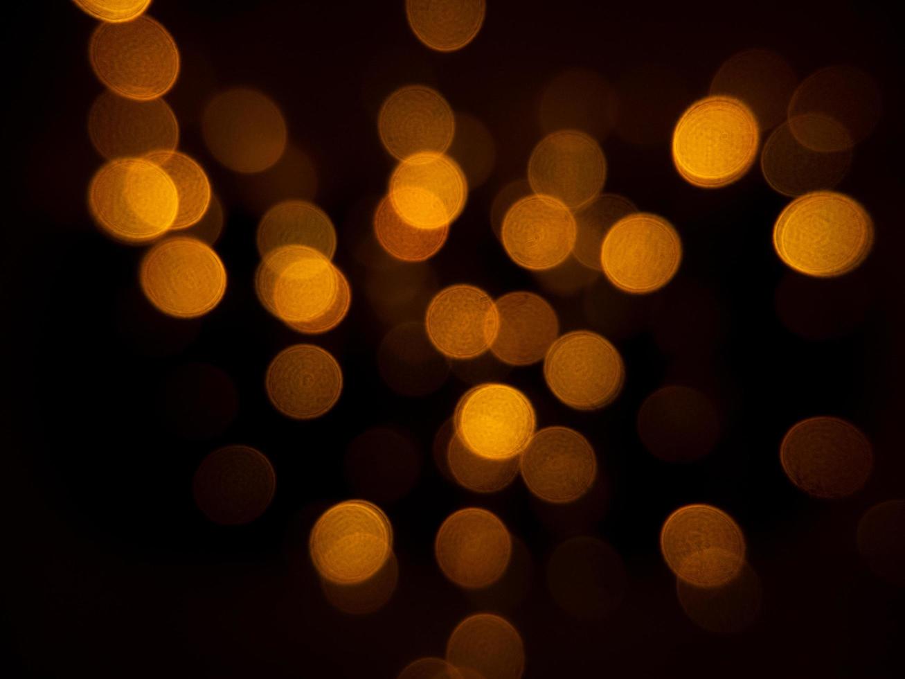 la imagen de fondo del bokeh brilla dorada en la noche y el lujo. foto