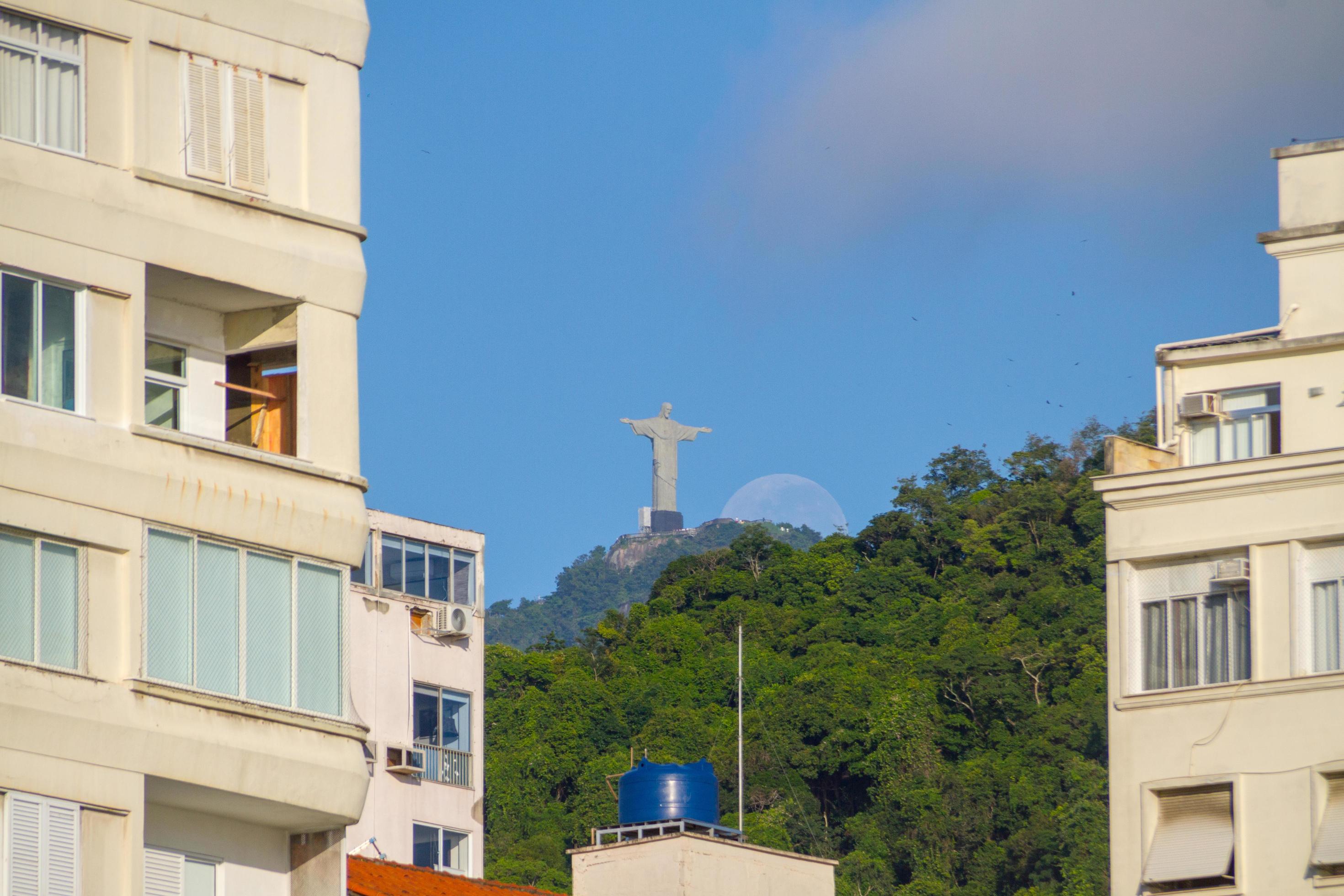 christ the redeemer moon