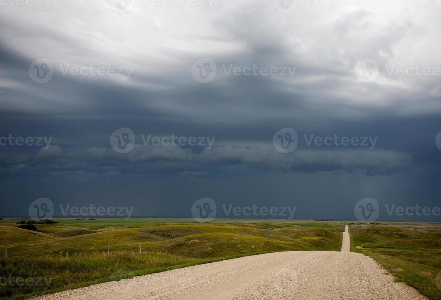 nubes de tormenta cielo de la pradera foto