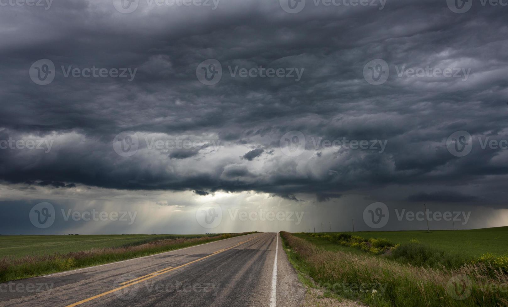 nubes de tormenta cielo de la pradera foto