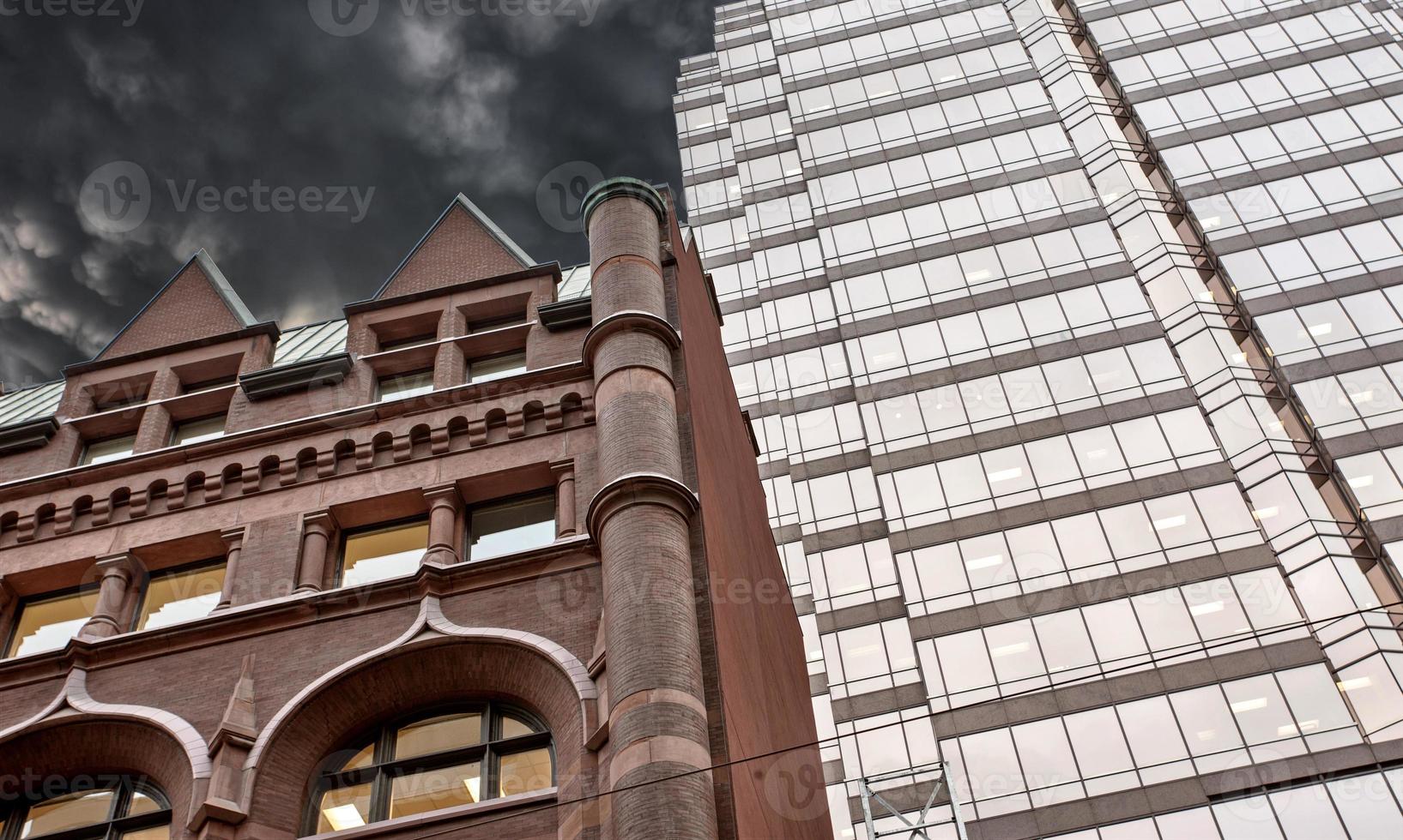 edificios viejos y nuevos toronto foto