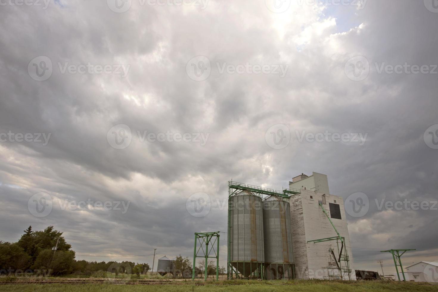 elevador de grano de madera foto