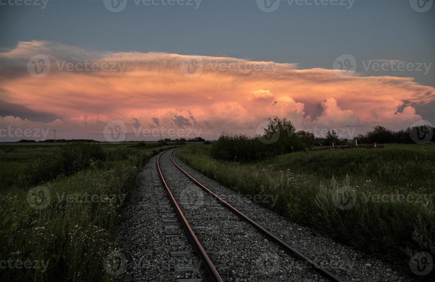 nubes de tormenta saskatchewan puesta de sol foto