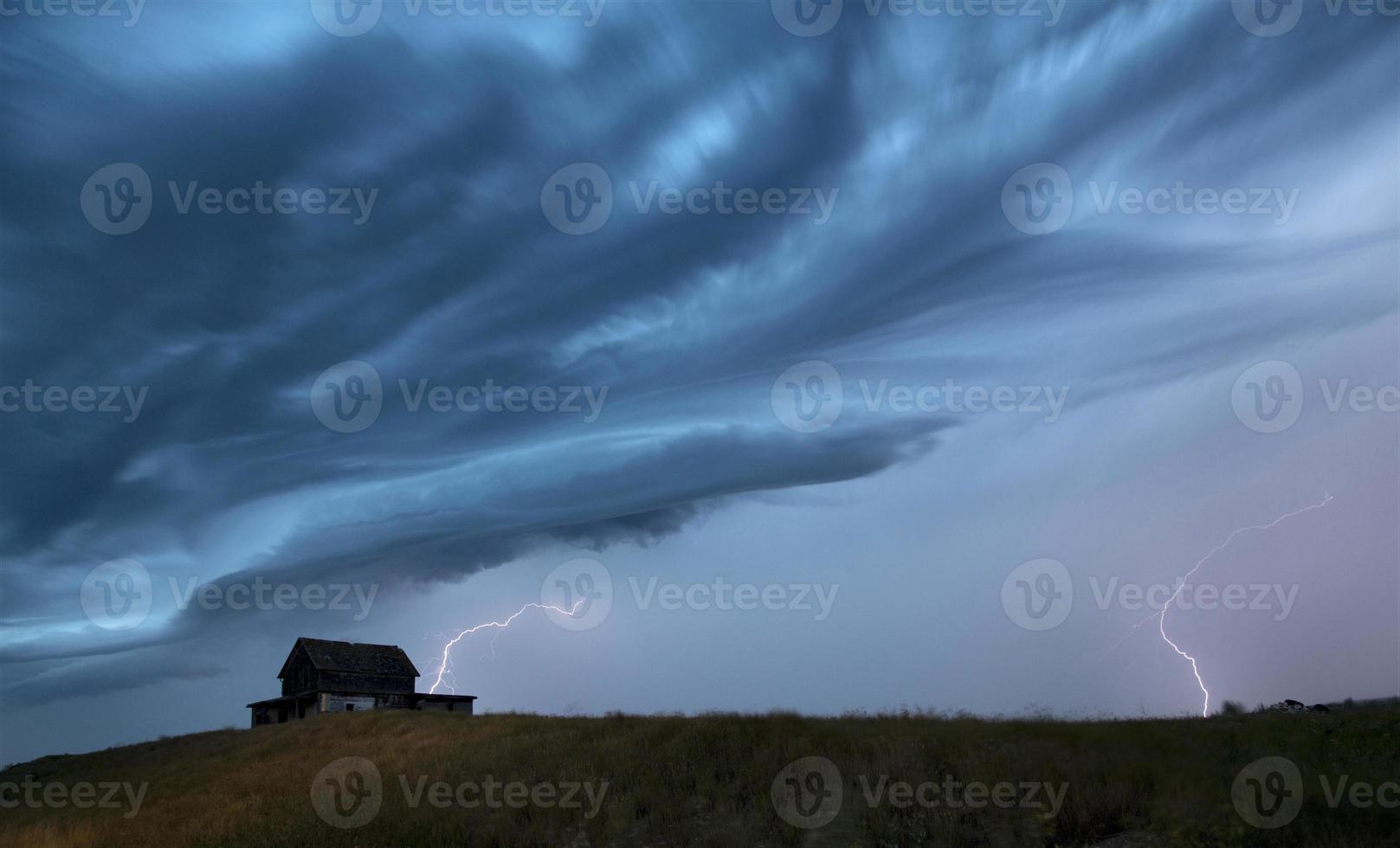 tormenta nubes saskatchewan relámpago foto