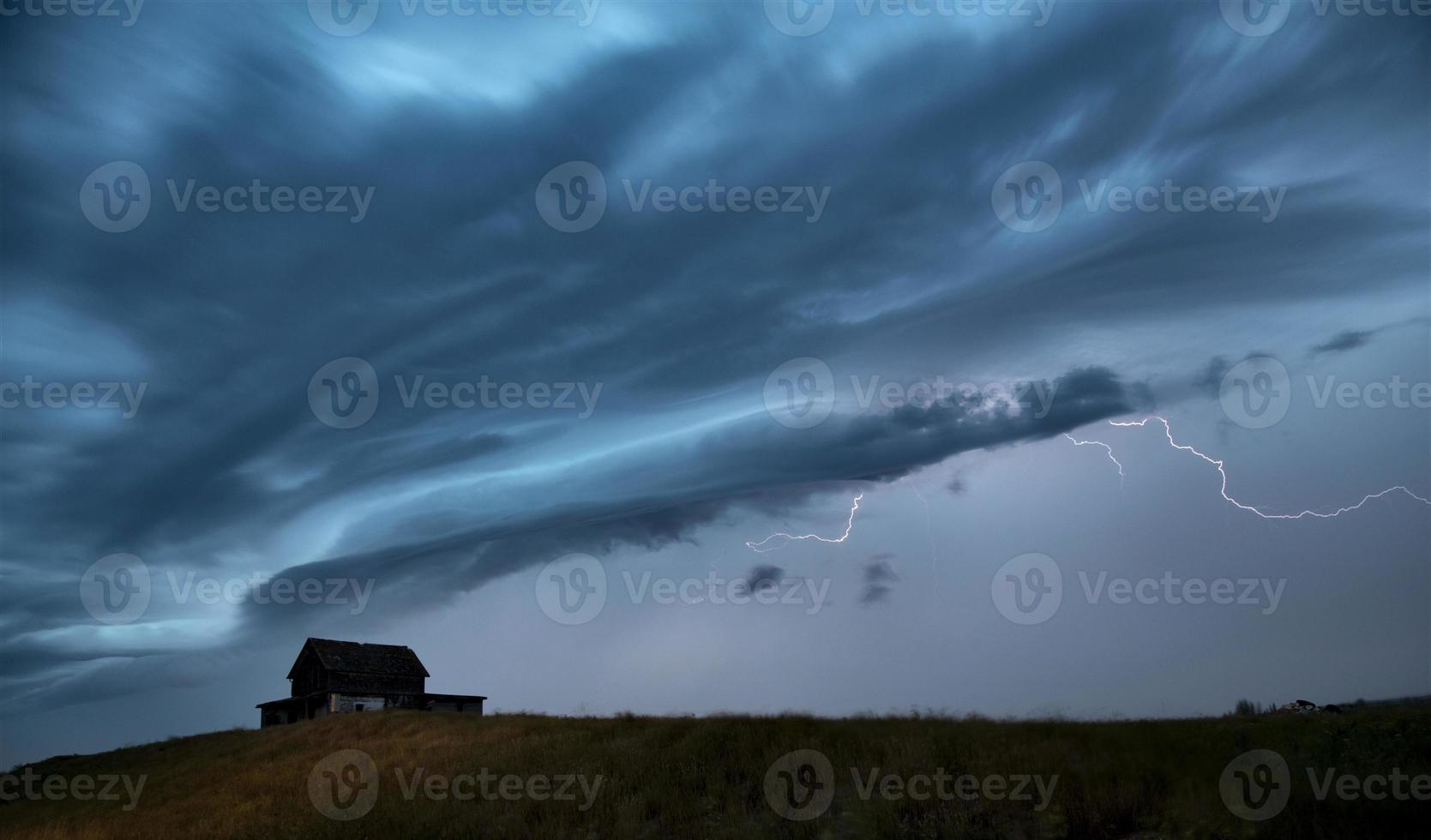 tormenta nubes saskatchewan relámpago foto