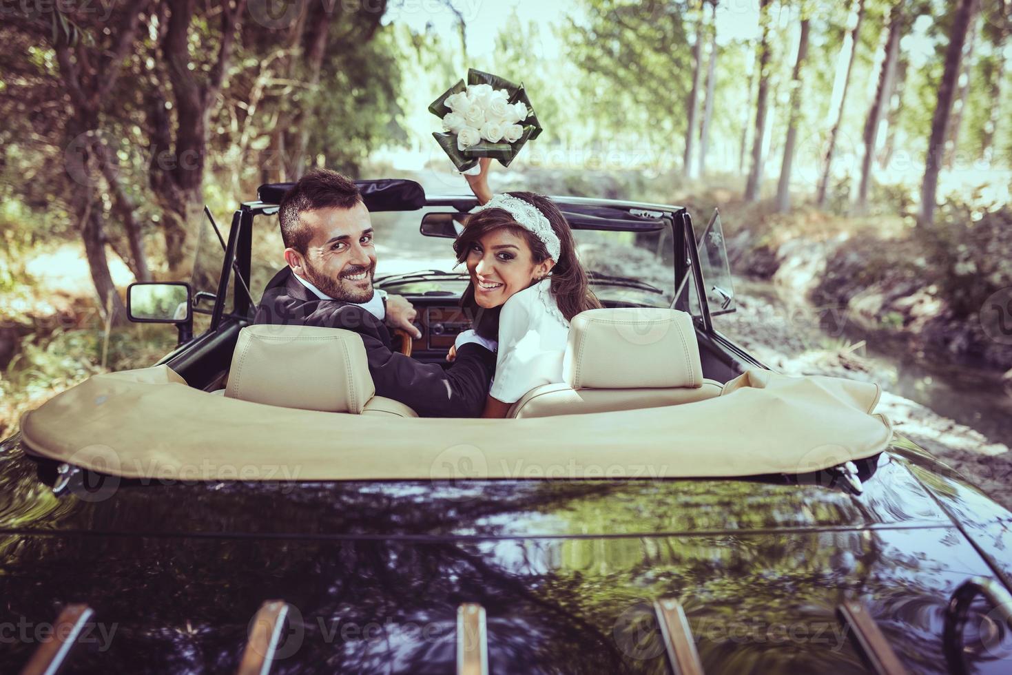 Just married couple in an old car photo
