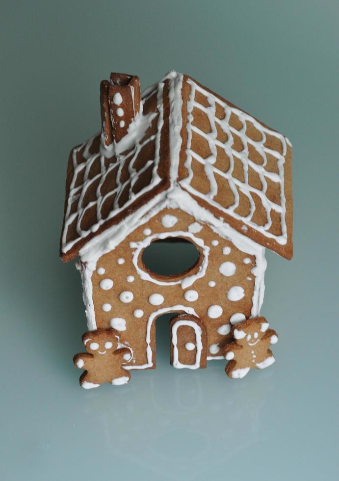 homemade gingerbread house photo