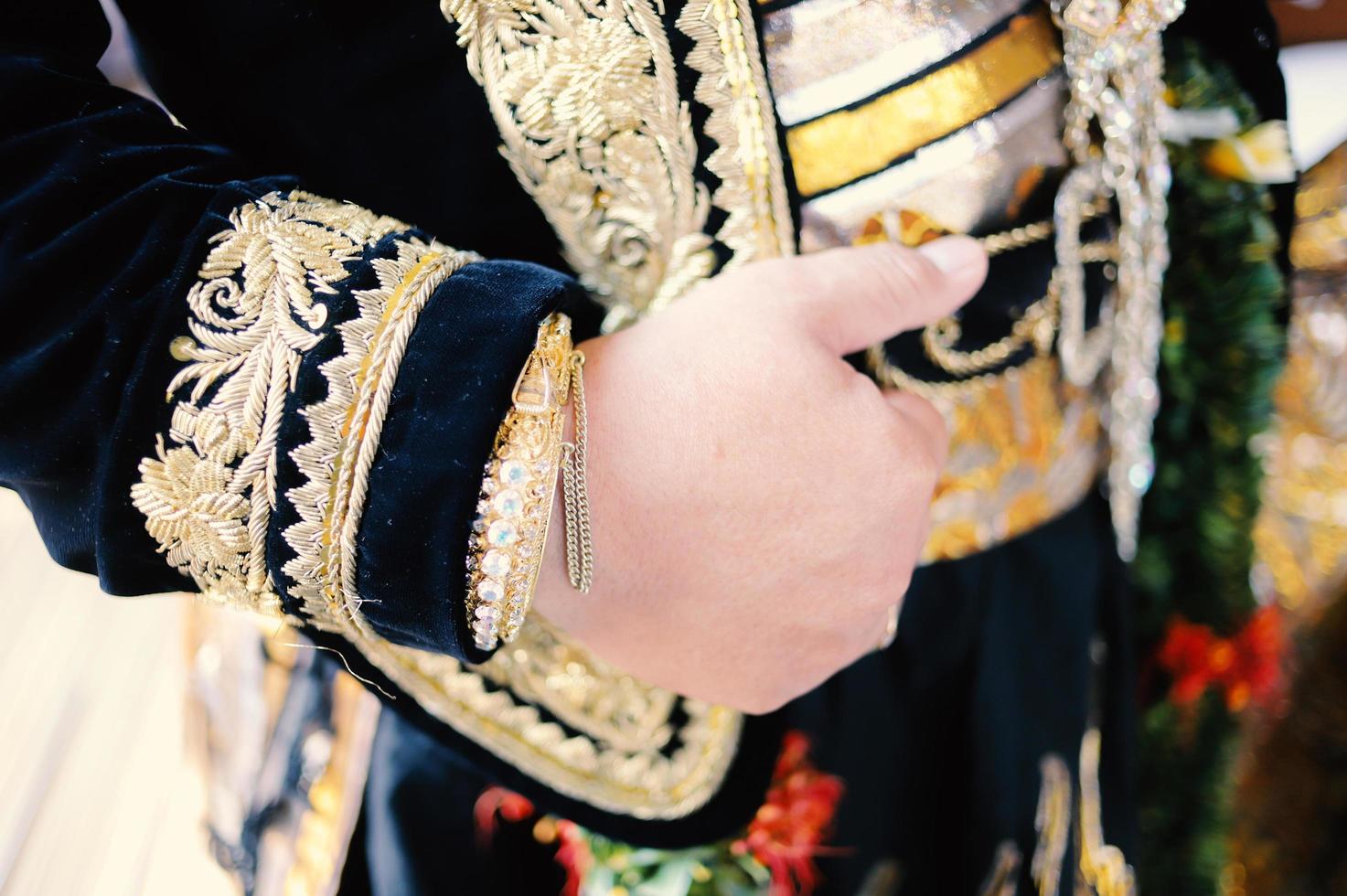 vestido de novia javanesa, ceremonia de boda foto