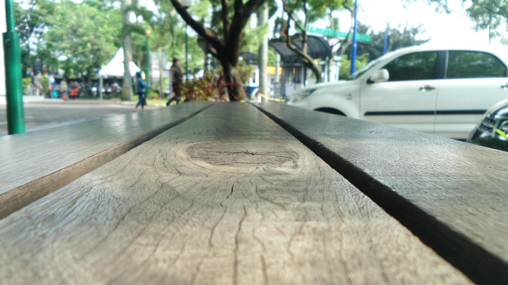 textura de sillas de madera en el jardín, foto