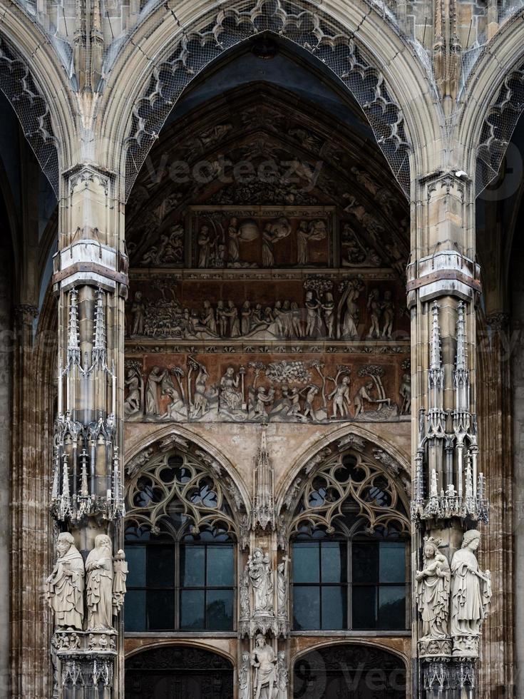 impresionante interior de la catedral más alta de alemania, la catedral de la ciudad de ulm. foto