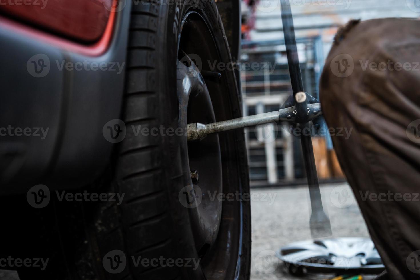 Tire replacement service, fitting with balancing, change to winter photo