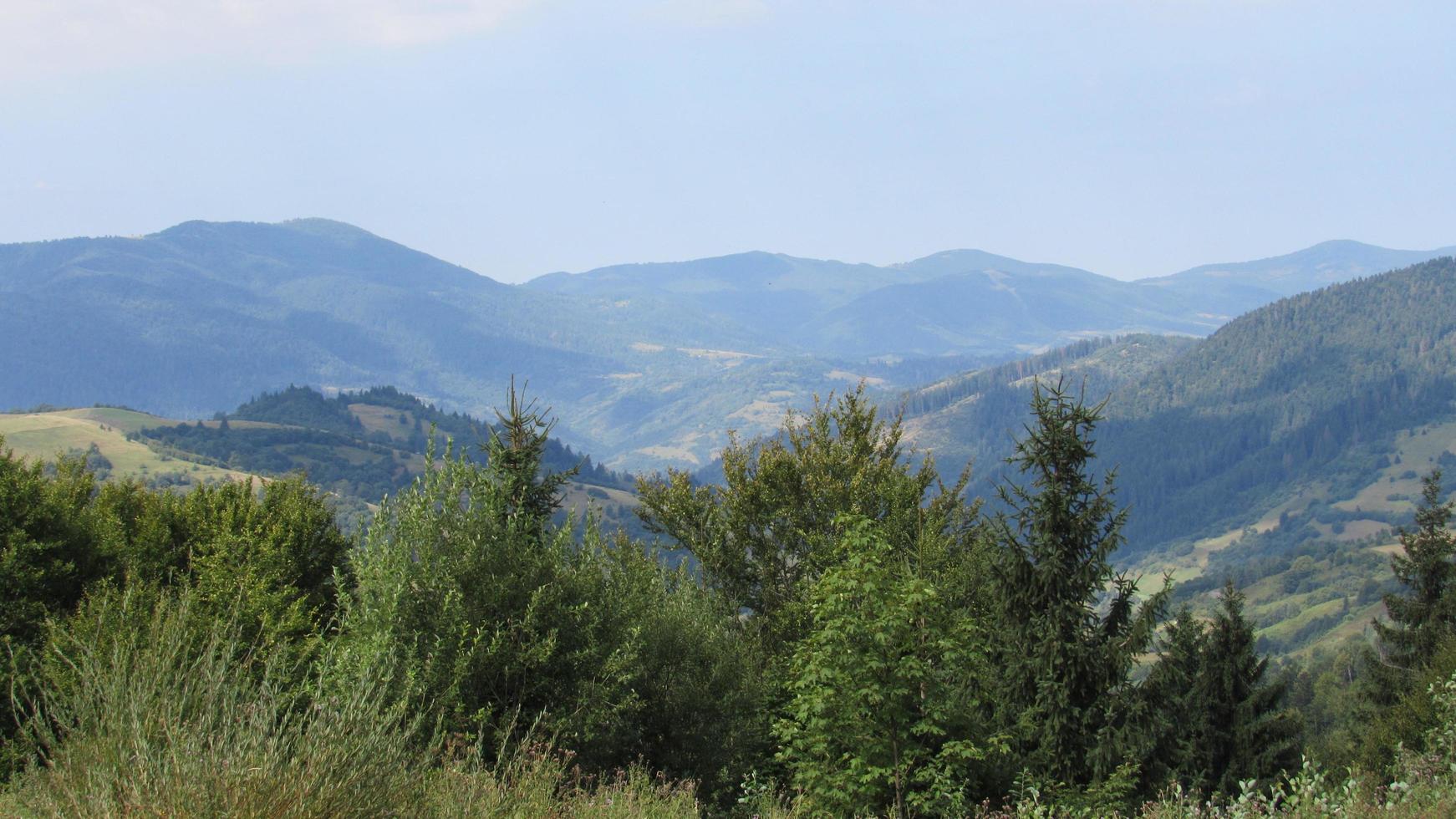 paisaje de montaña. vista panorámica de las montañas foto