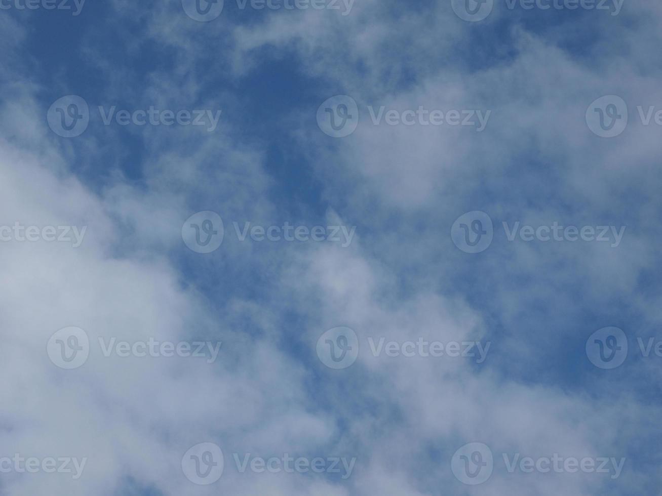 cielo azul con fondo de nubes foto