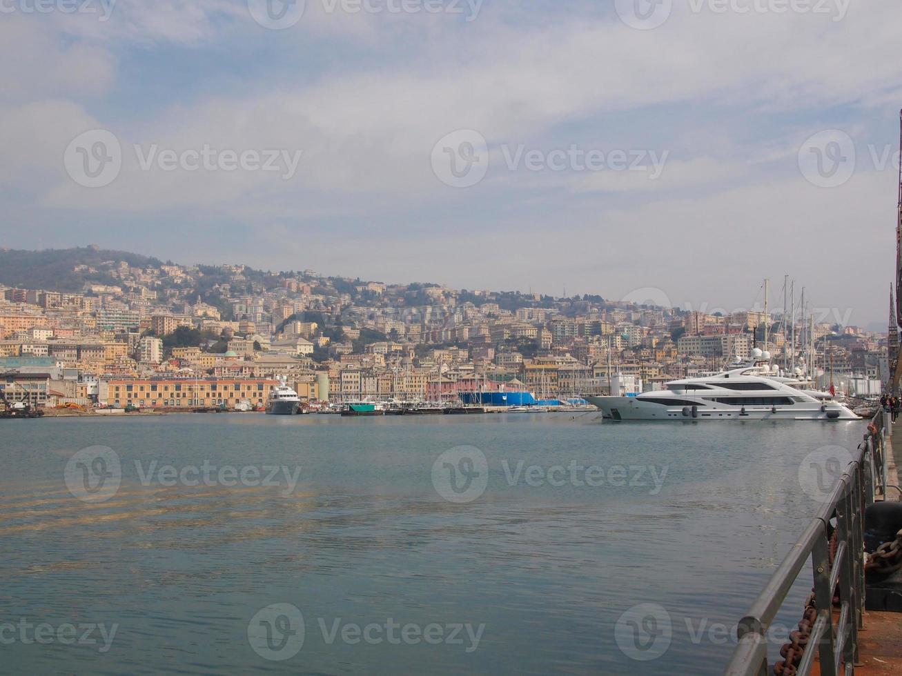 Vista de Génova Italia desde el mar foto