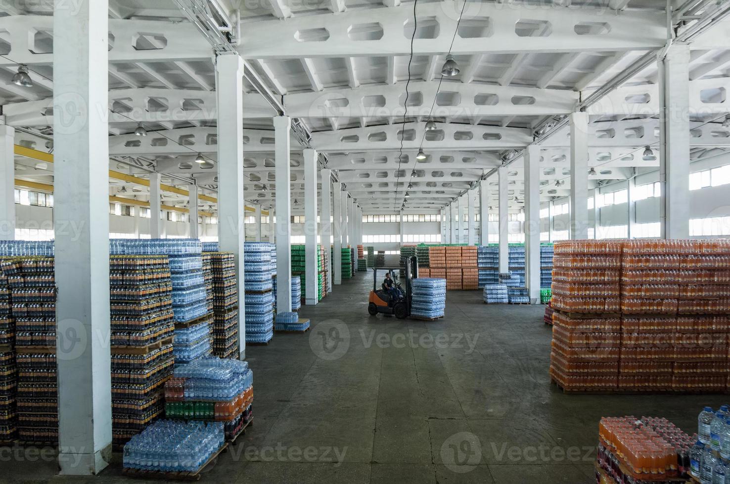 gran almacén con bebidas foto