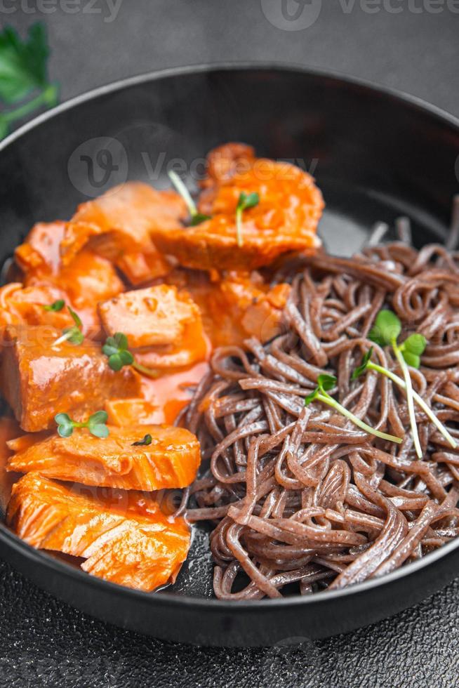 soba buckwheat noodles meat tomato sauce meal food snack on the table