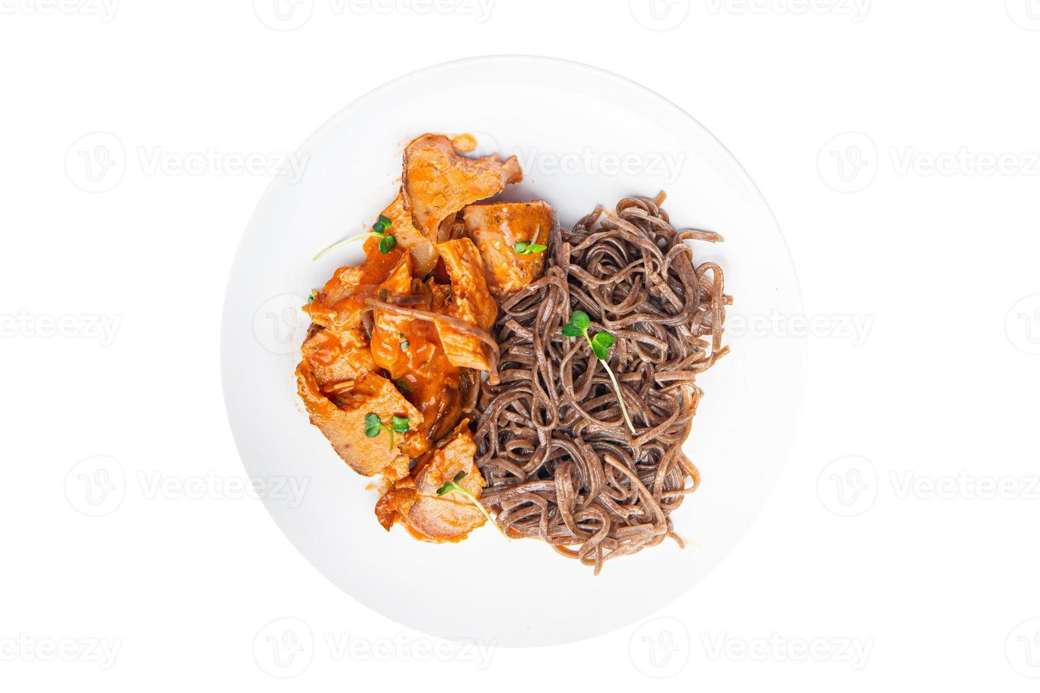 soba buckwheat noodles meat tomato sauce meal food snack on the table