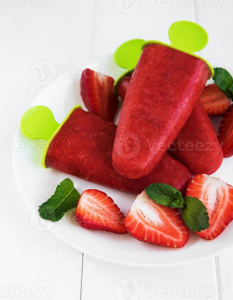 homemade strawberry ice cream photo