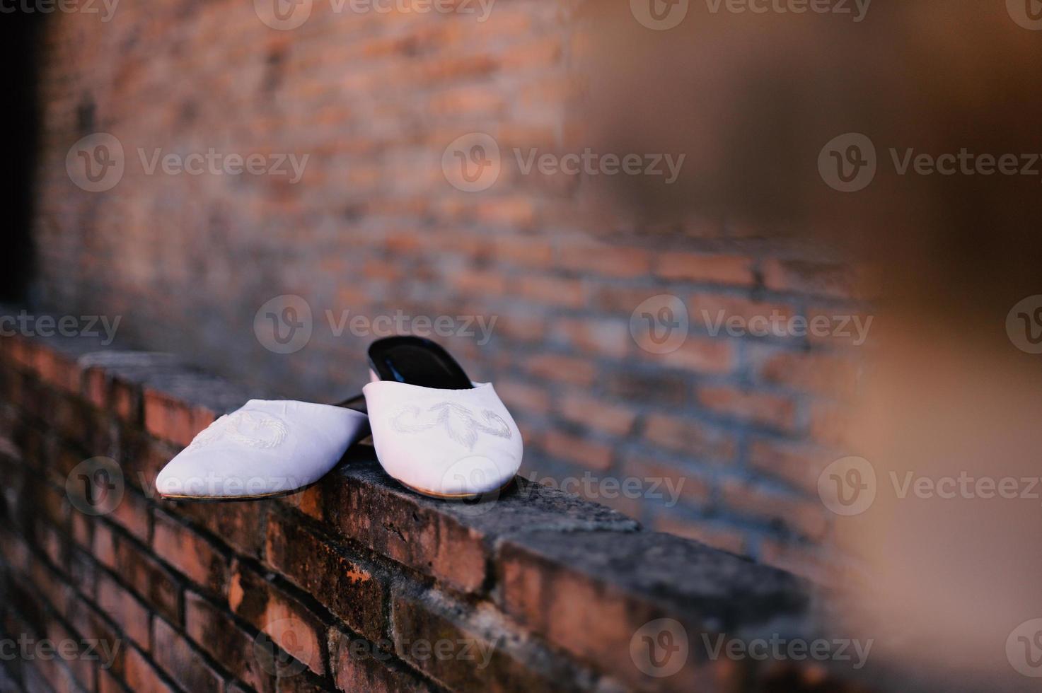 elegantes zapatos de boda blancos foto