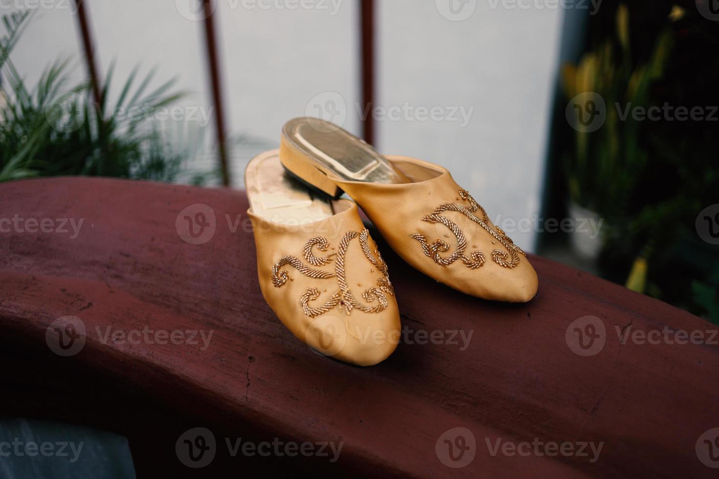 Luxurious brown wedding shoes photo