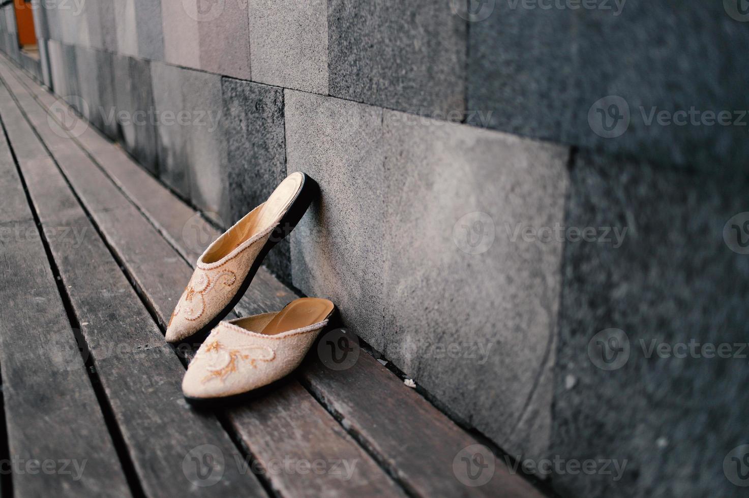 Luxurious brown wedding shoes photo