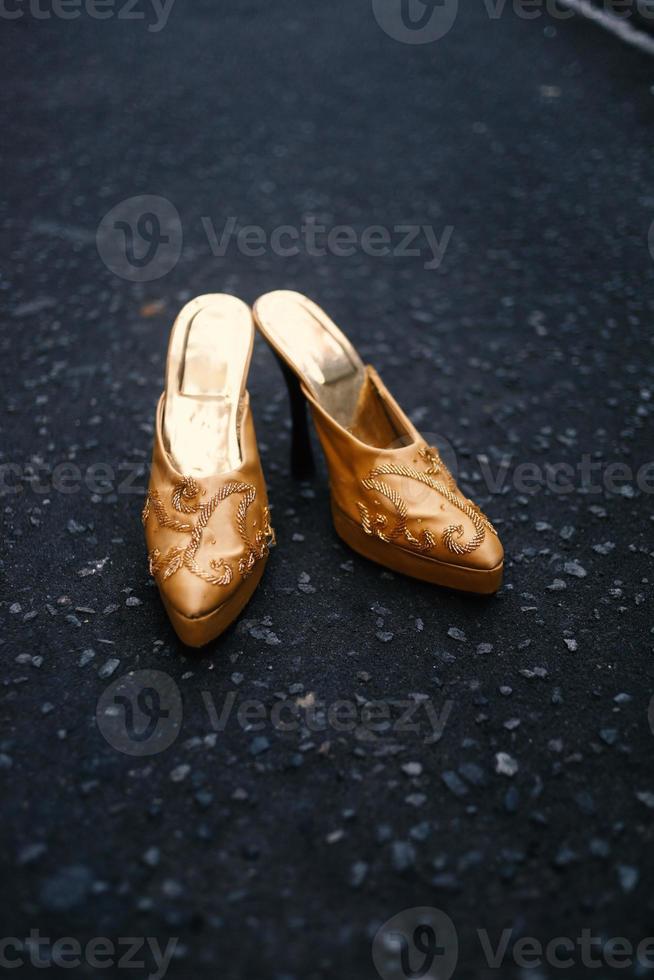 Luxurious brown wedding shoes photo