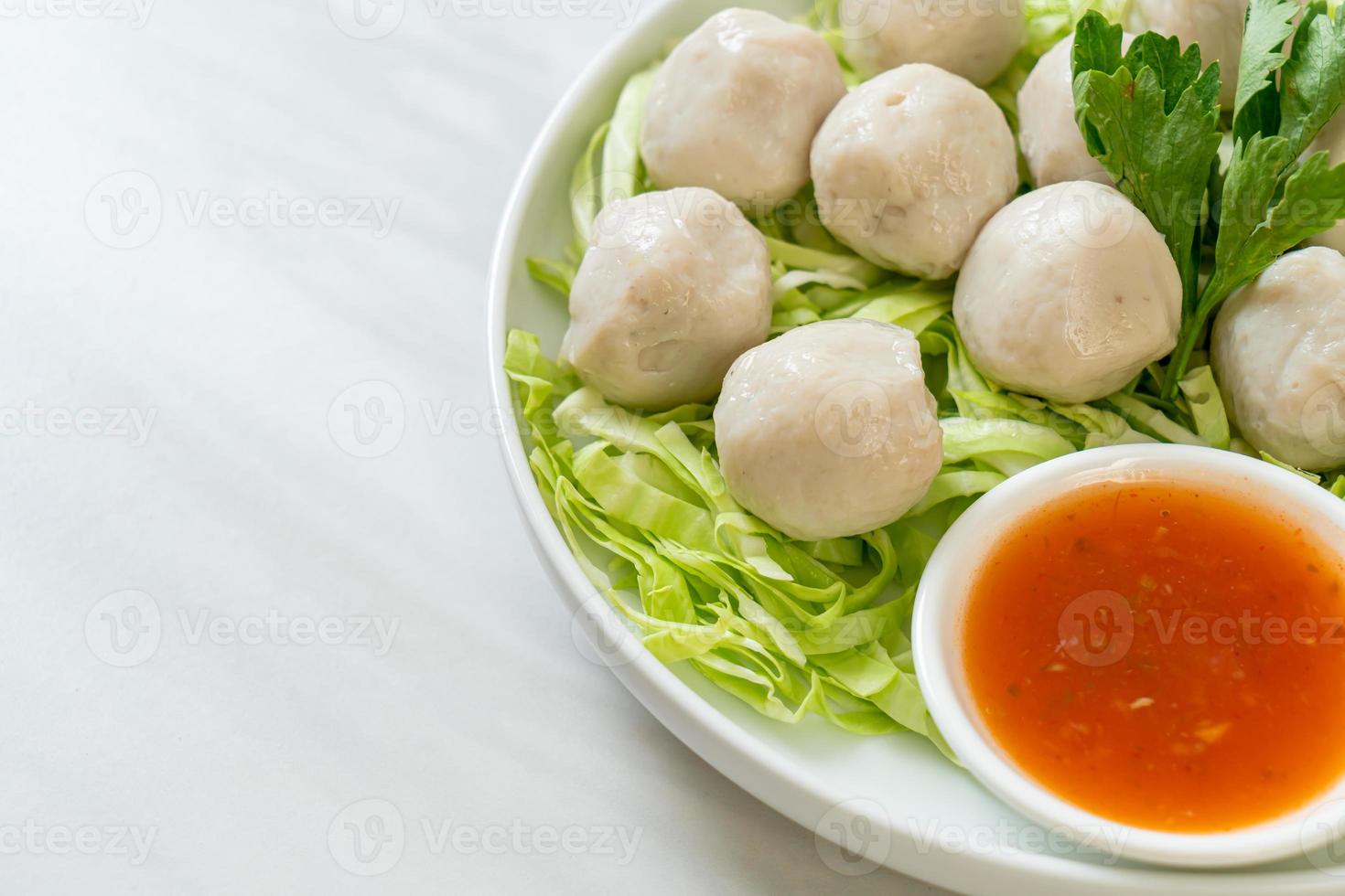 Boiled Fish Balls with Spicy Sauce photo