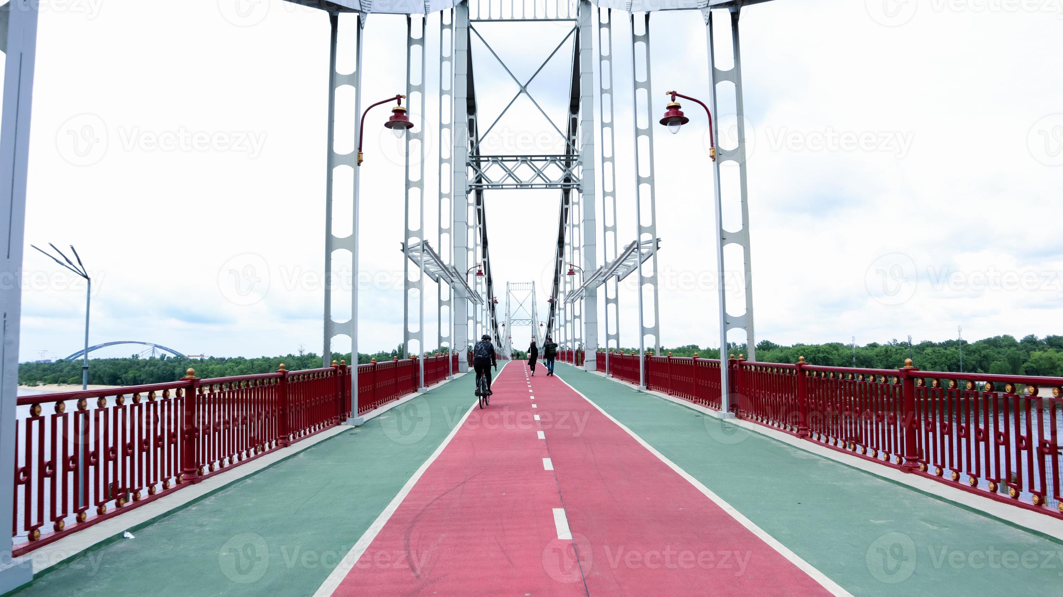 Park pedestrian bridge over the Dnieper River, which connects the central  part of Kiev with the park area and the beaches of Trukhanovy Island.  Without people. 5535427 Stock Photo at Vecteezy