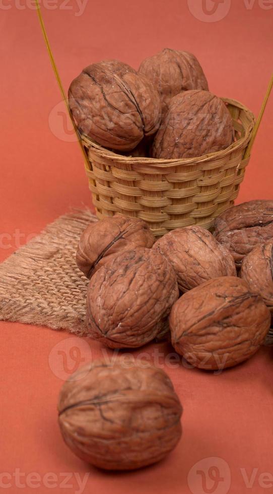 foto de cierre de una semilla de nuez. alimentos que son buenos para el cerebro y reducen el riesgo de enfermedades del corazón.