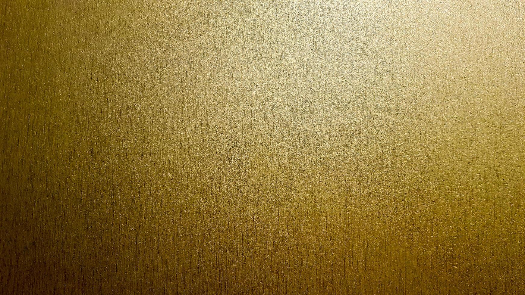 fondo dorado o textura y sombra degradada. fondo de textura de azulejos de mosaico amarillo dorado de pared y suelo. fondo de textura de metal en oro.panorama textura de oro foto