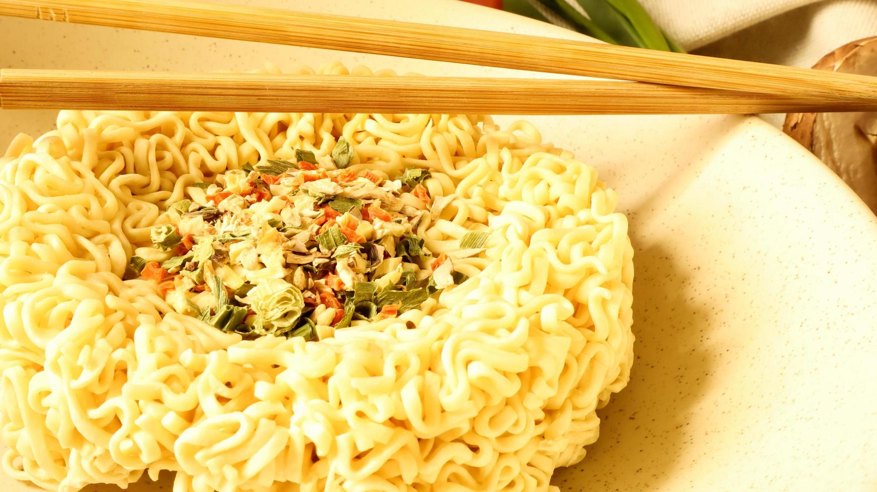 instant noodles with dry seasoning brown bowl, raw noodles. Vegetarian dish. Delicious Asian style dinner. pasta, for the preparation of which it is enough to pour boiling water and wait photo