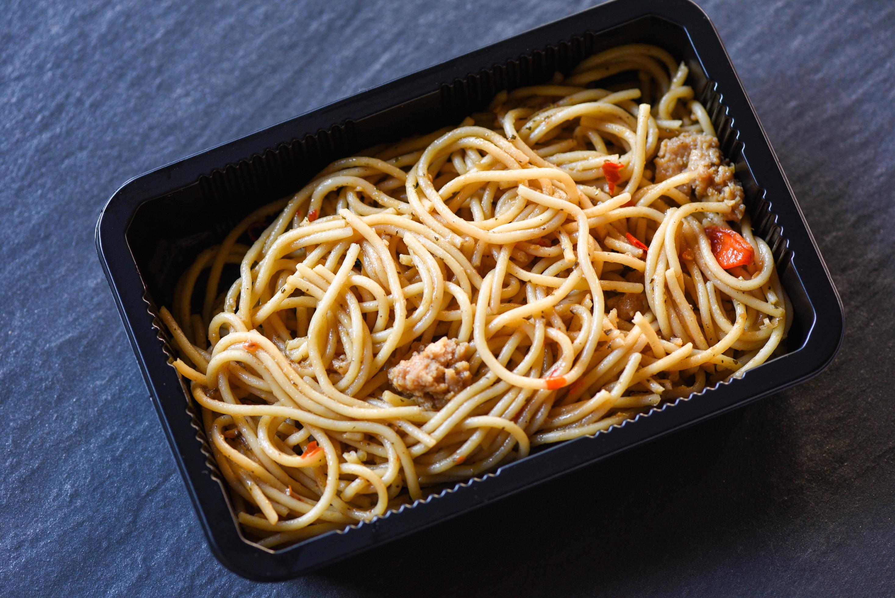 Food in plastic box food delivery concept, spaghetti pasta in plastic box  on wooden table easy cooking at home. 5571390 Stock Photo at Vecteezy