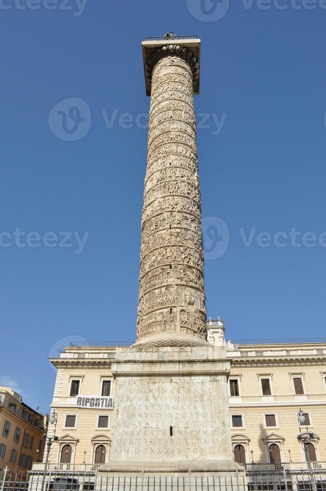 piazza colonna en roma foto