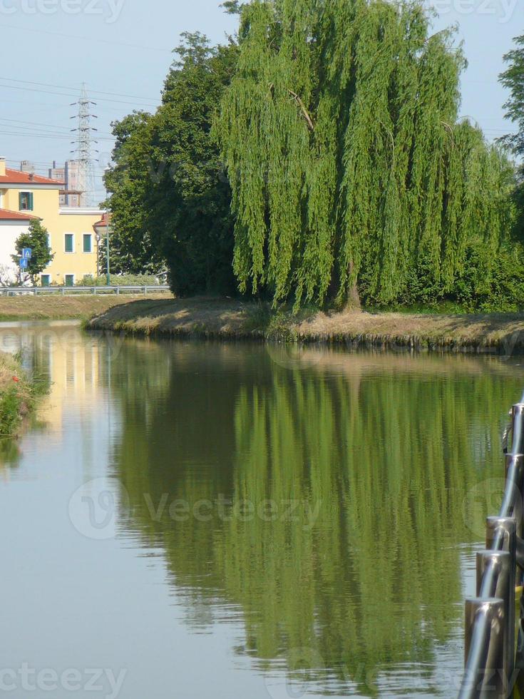 antiguas vías fluviales y villas en padua padova en veneto, norte foto