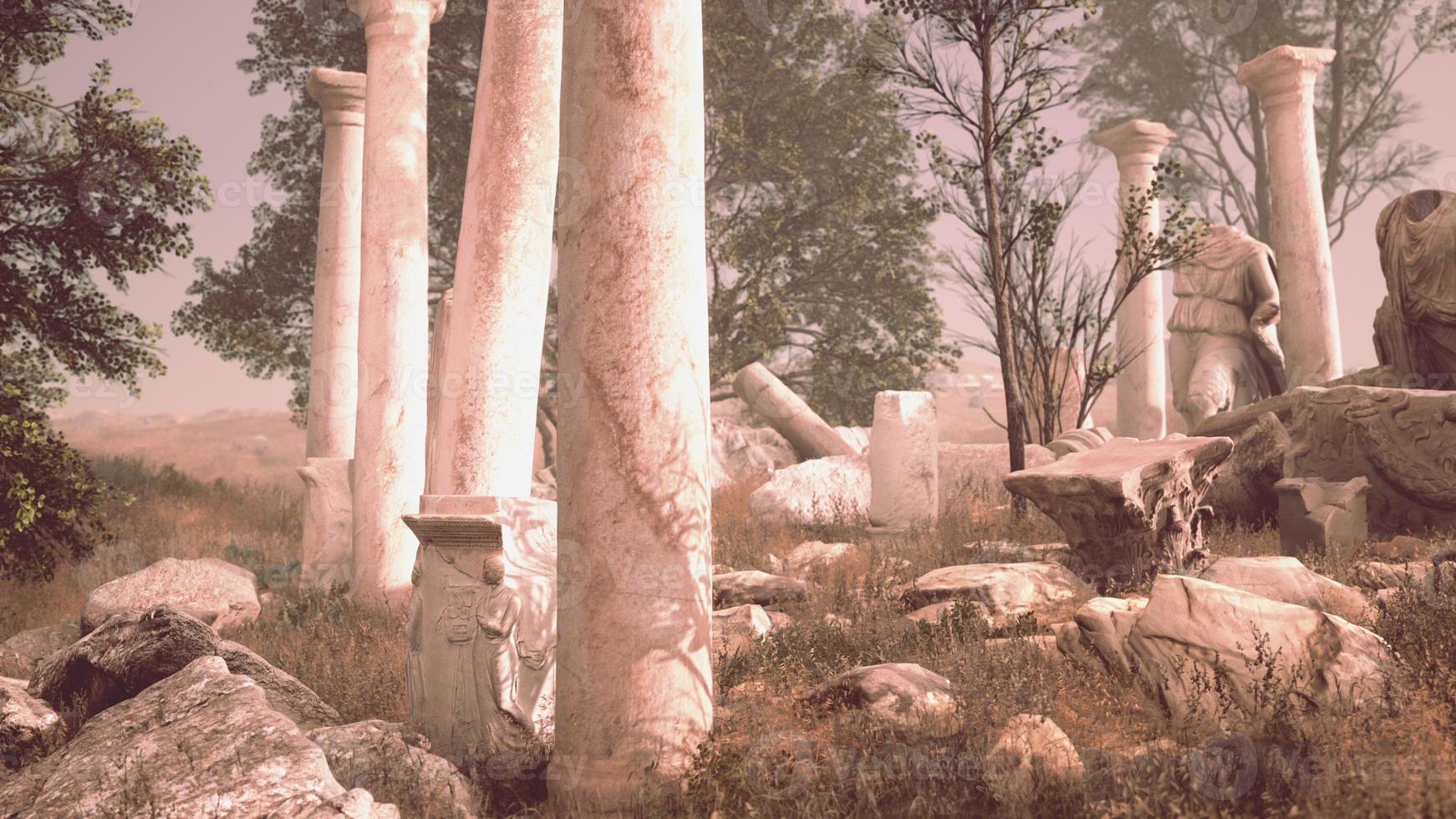 antiguas ruinas romanas con estatuas rotas foto