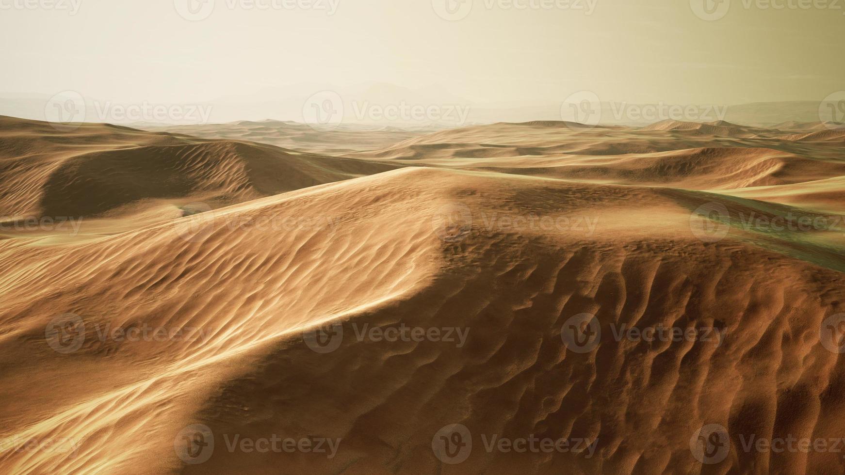 puesta de sol sobre las dunas de arena en el desierto. valle de la muerte, estados unidos foto