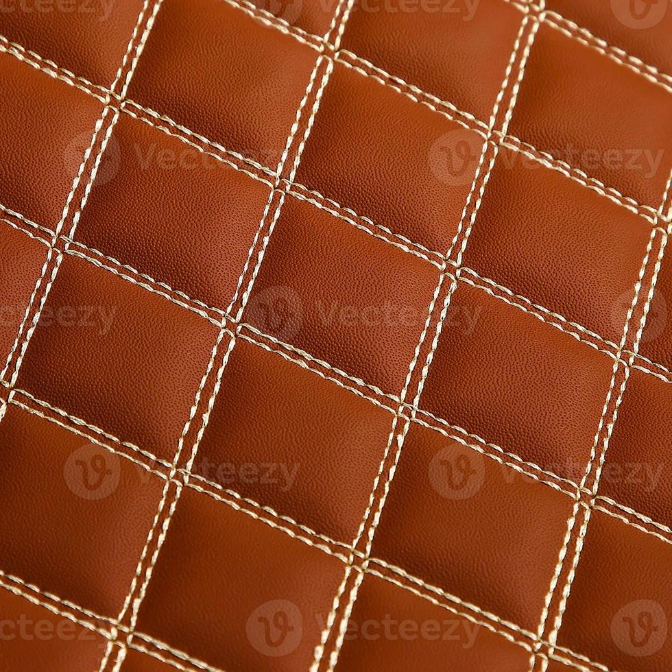 textura de fondo de cuero marrón con patrón cuadrado y puntada, macro foto