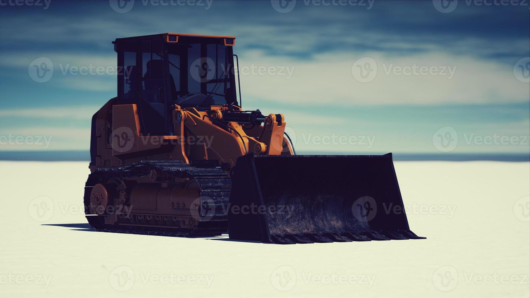 máquina niveladora de carreteras en la carretera del desierto de sal foto