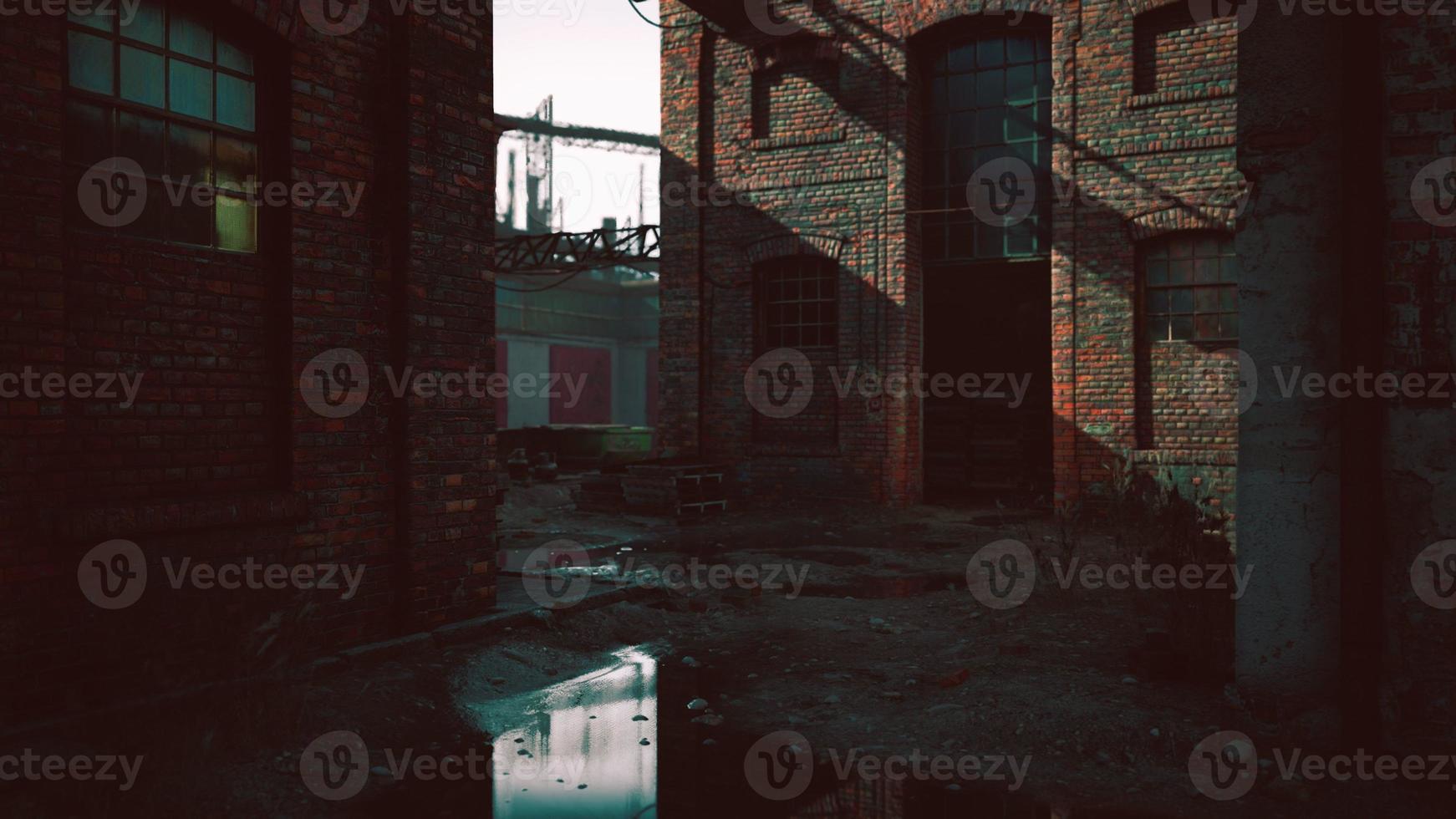 edificios industriales abandonados al atardecer foto