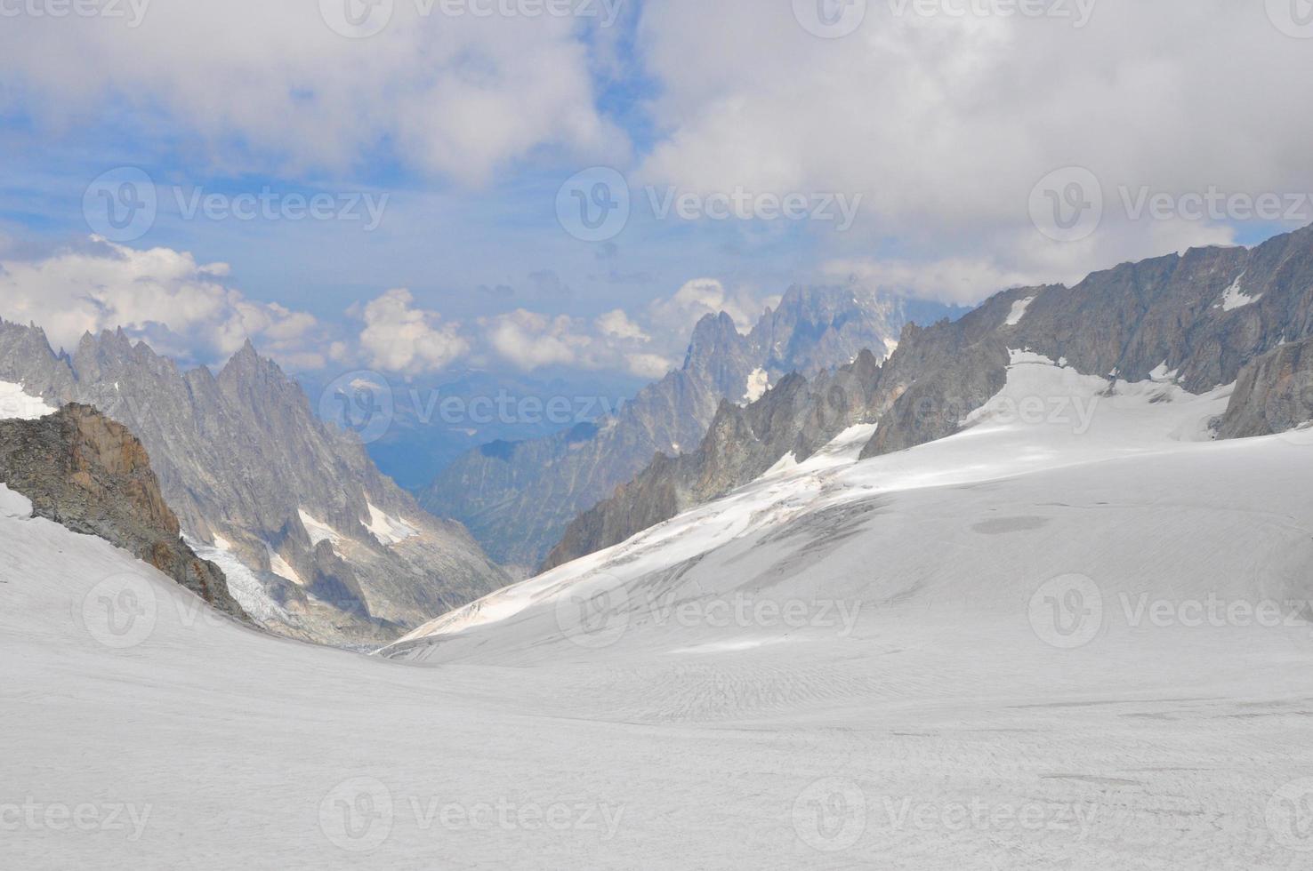 mont blanc en el valle de aosta foto