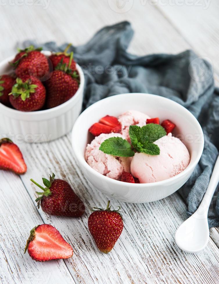 helado de fresa foto