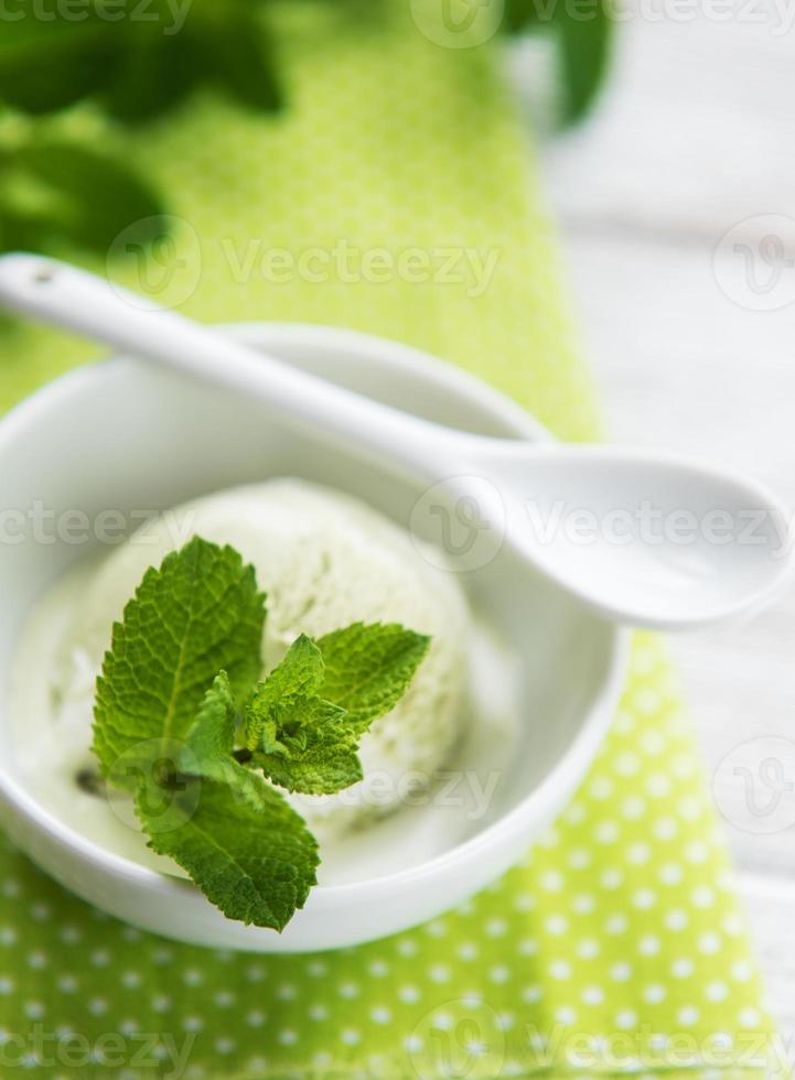 helado de pistacho y menta foto