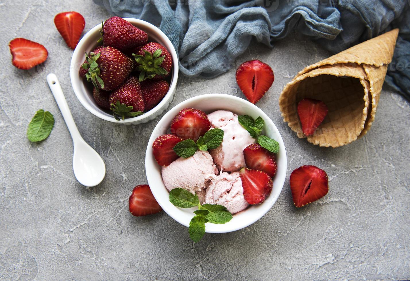 helado de fresa foto