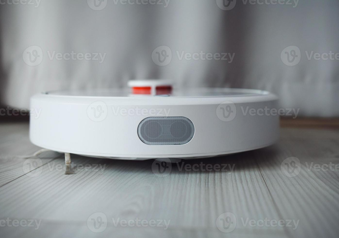 robotic vacuum cleaner photo
