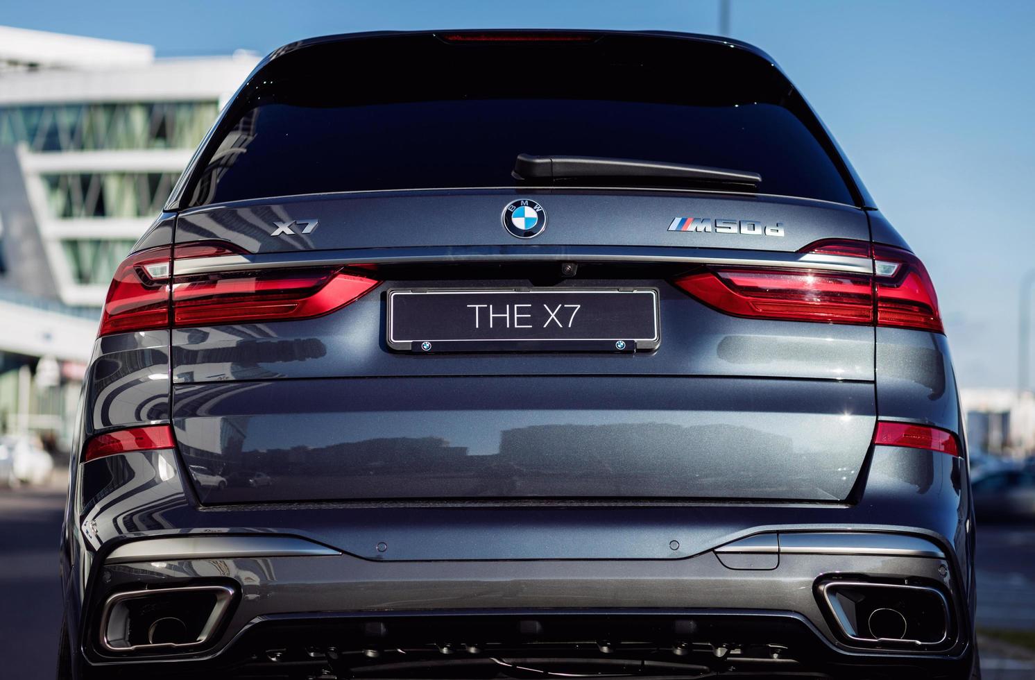 new BMW X7 M50D photo