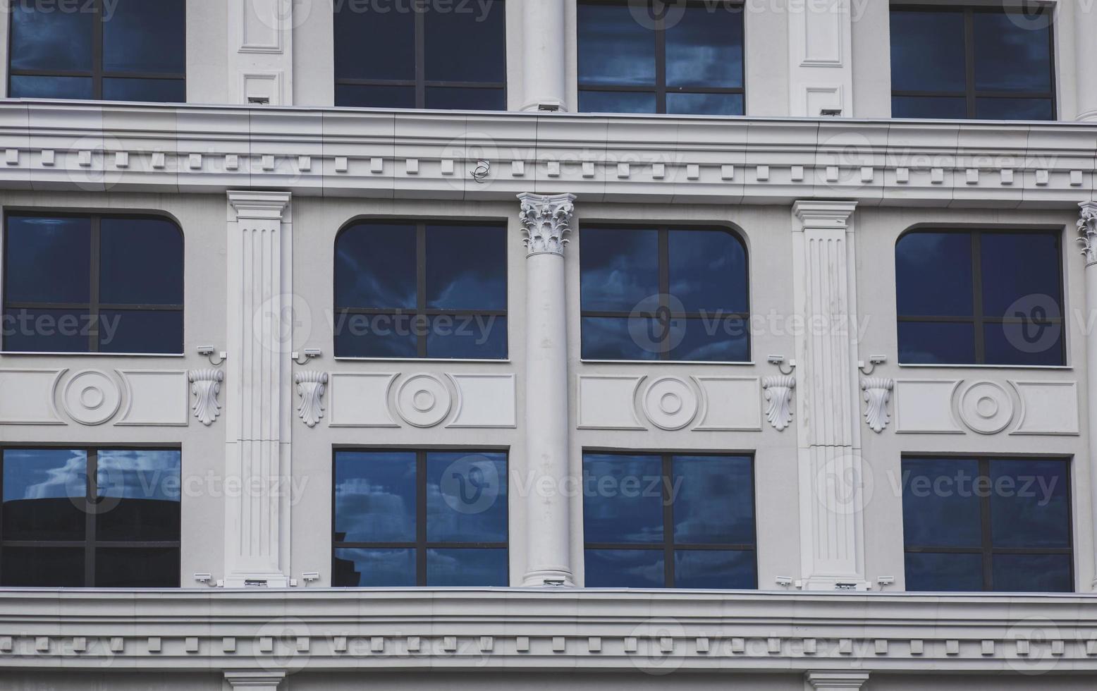 edificio clásico de fachada vintage foto