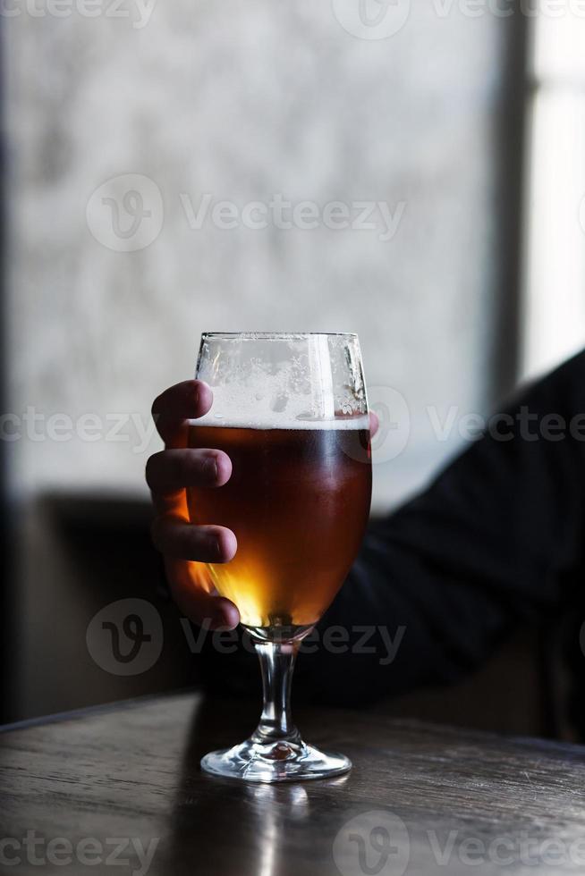 vaso de cerveza ligera fría foto