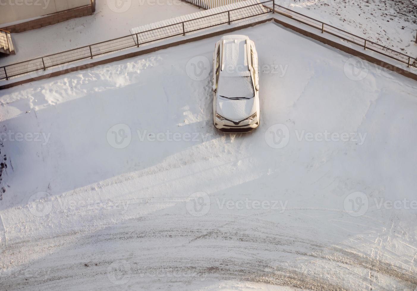 car under the snow photo